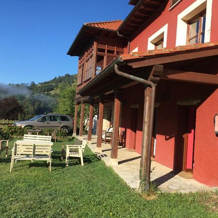 El Interior De Gaia Guest House Arriondas Exterior photo
