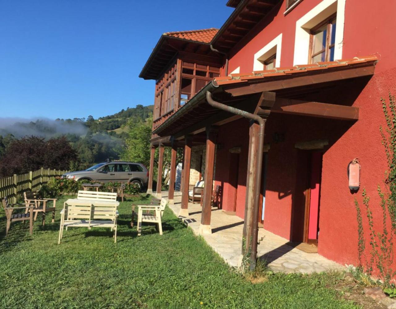 El Interior De Gaia Guest House Arriondas Exterior photo